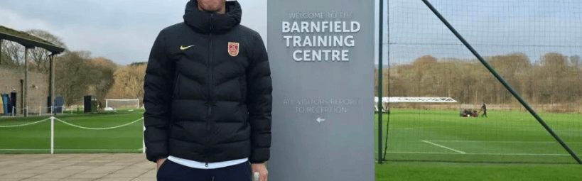 官宣！英超倒数第2签18岁中国前锋 身披9号球衣，租借塞尔维亚球队